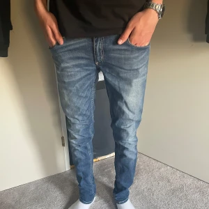 Blå jeans från Dondup - Tja, säljer nu mina stilrena jeans från dondup. Då jag inte använder de längre😊