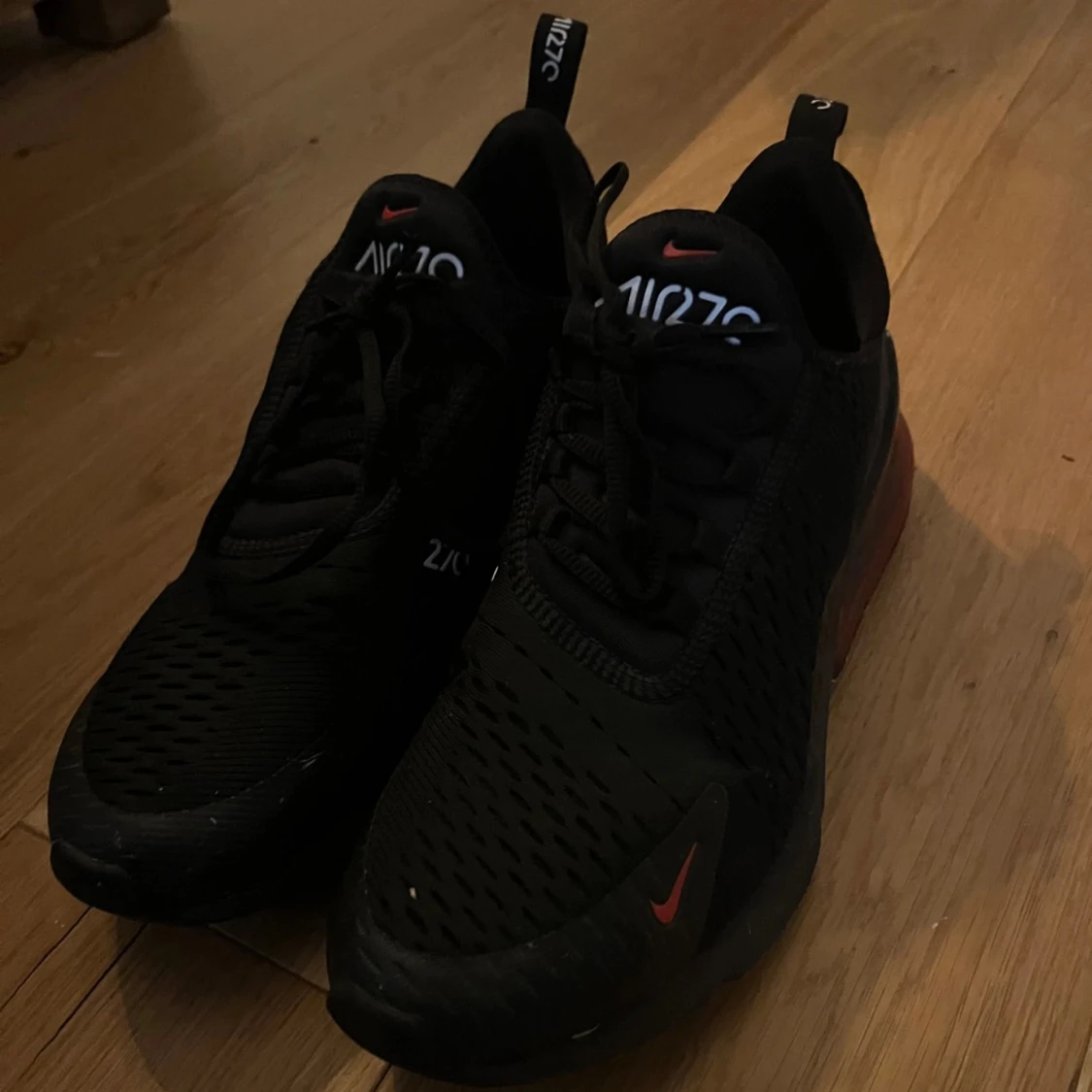 Svarta Nike Air Max 270  - 1