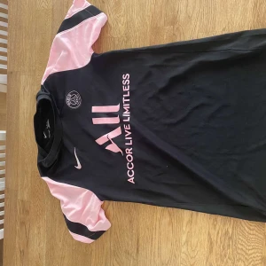 PSG tröja  - Använt fåtal gånger