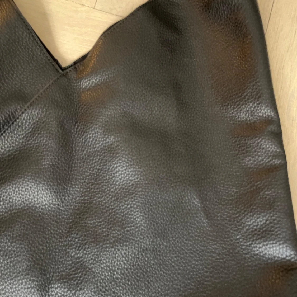 Svart axelväska i skinnimitation - 1