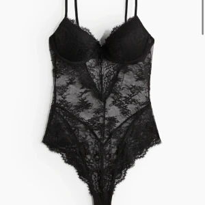 INTRESSEKOLL hm spets body  - INTRESSEKOLL!! Ska se om de finns intresse av min helt nya spets body. Lappen kvar bara testad. Storlek 75A. Vill se vad folk ä beredda och betala 