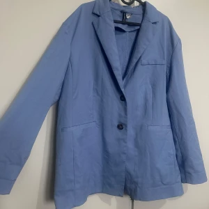 Hm dam blazer/kavaj - I storlek M men mer som en större oversize använd 1-2 ggr