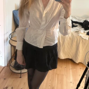 Linneskjorta strl XS gina 70kr oanvänd - Linnetygsskjorta strl XS oanvänd 70kr från Gina Tricot