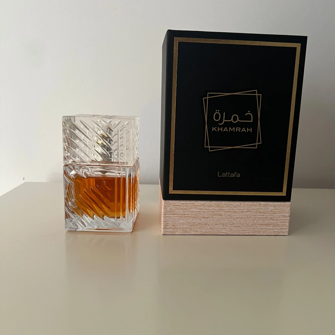 Khamrah Eau de Parfum från Lattafa - 1