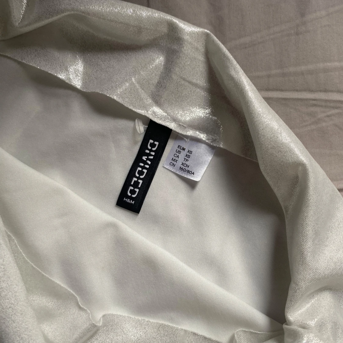 Vit glittrig one shoulder-topp från Divided hm - 1