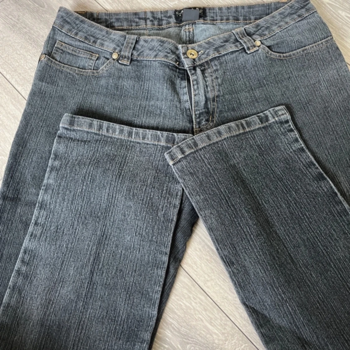 Grå jeans från Central Jeans med brodyr - 3