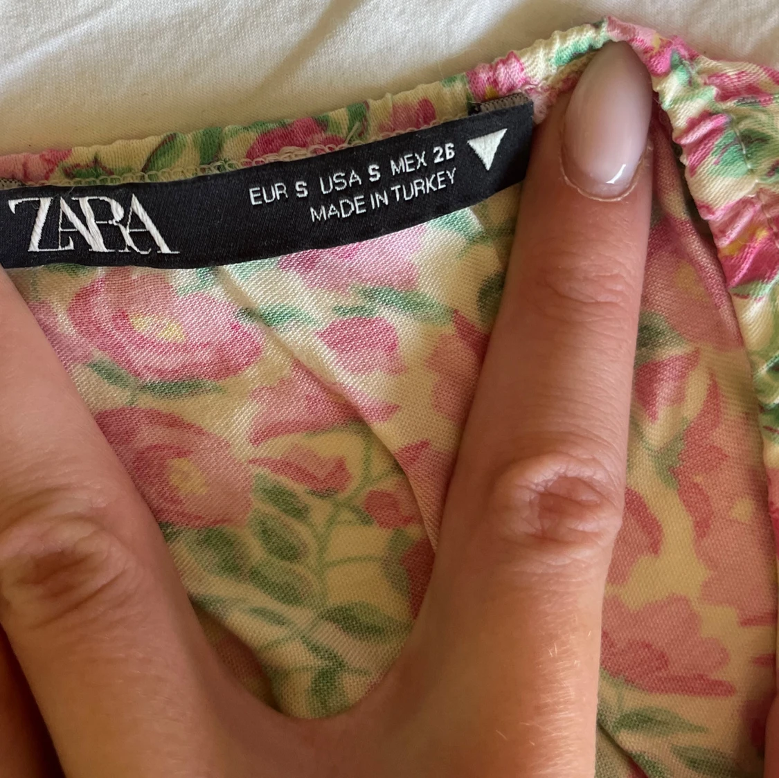 Blommig kort klänning från Zara - 3