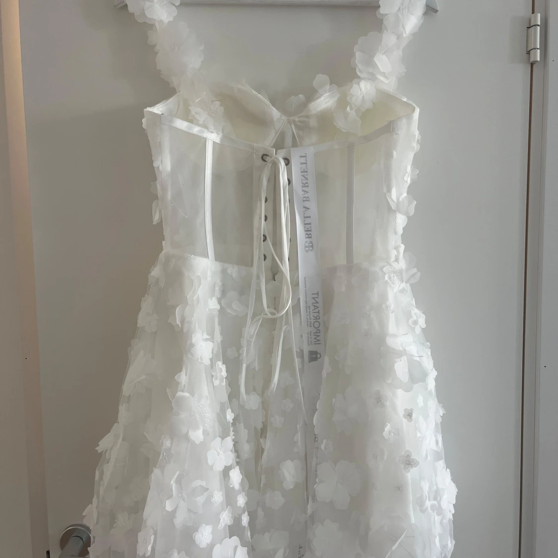 Bella Barnett - Lali Sleeveless Flowers Mini Dress - 1