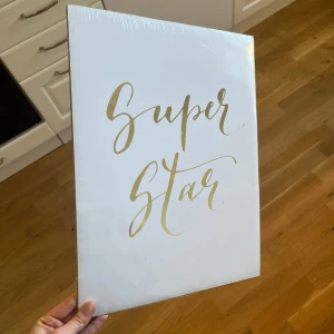 Super Star - Nice affisch, helt ny och inplastad💗i pris ingår inköp av bubbelplast så att den inte skadas. om man vill mötas upp (Uppsala) kan jag sänka pris🤗