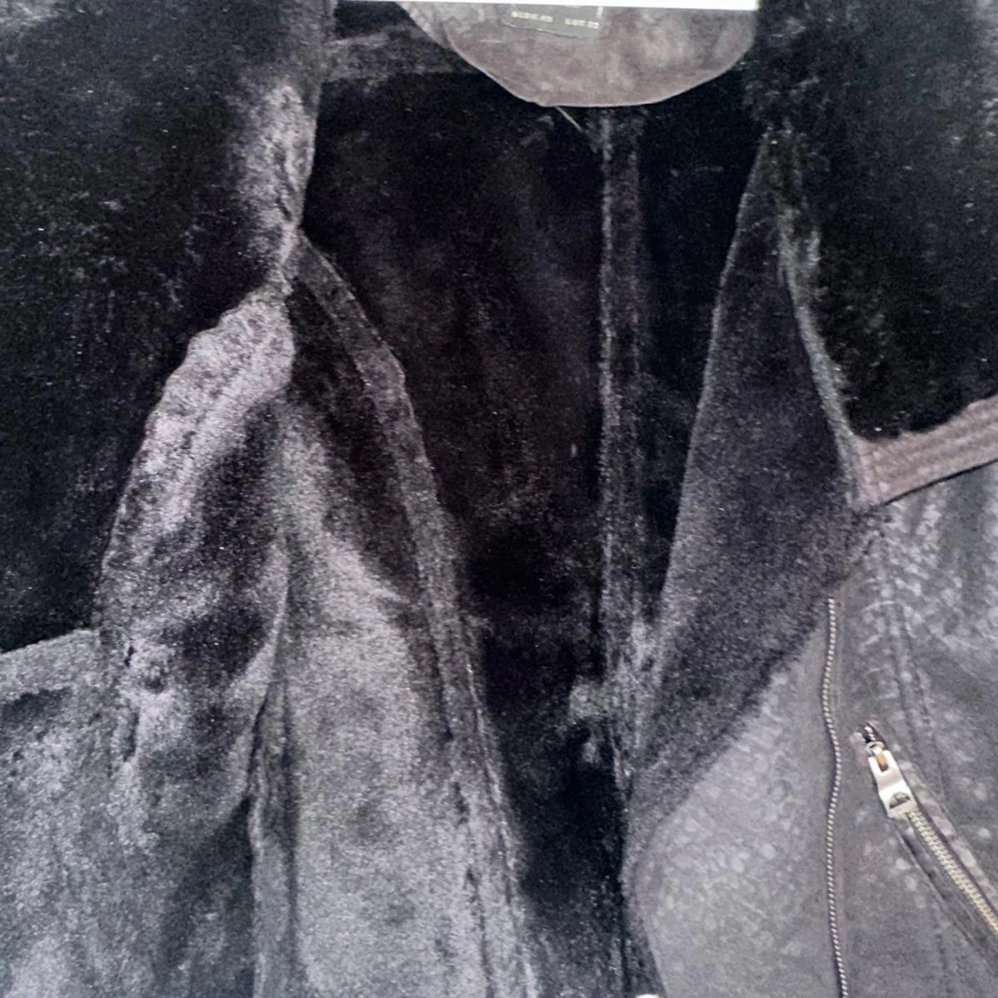 Svart pälsjacka från Guess - 1