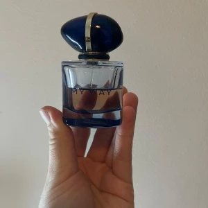 Giorgio Armani My Way intense parfym  - Snygg parfymflaska från Giorgio Armani, My Way. Använd till hälften ungefär. 