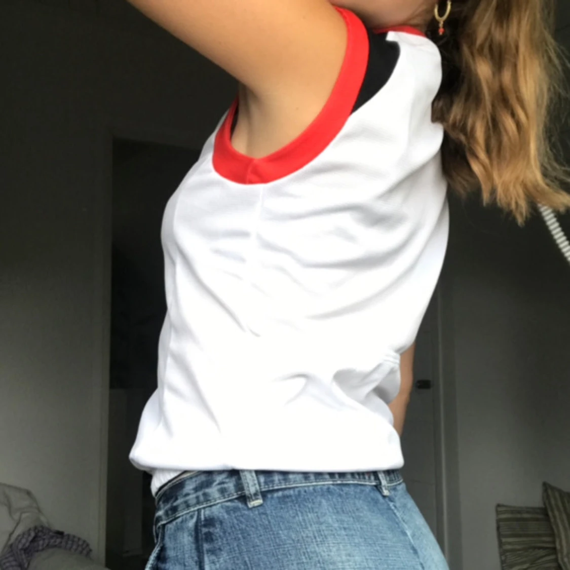 Vit och röd ärmlös linnetopp - 1