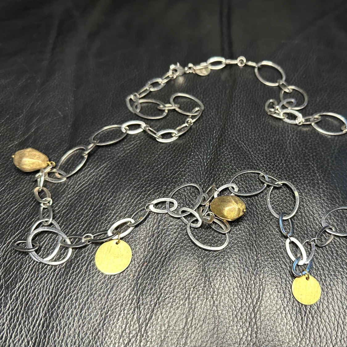 Chunky vintagehalsband i silver, brons och guld - 100 cm långt - 00-tal - Från svenska Miss Dee  - 1