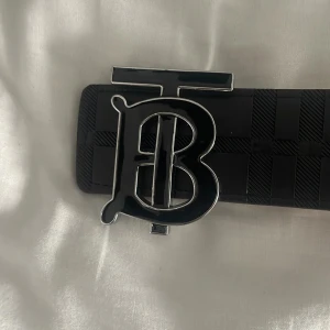 Burberry bälte - säljer burberry bälte.