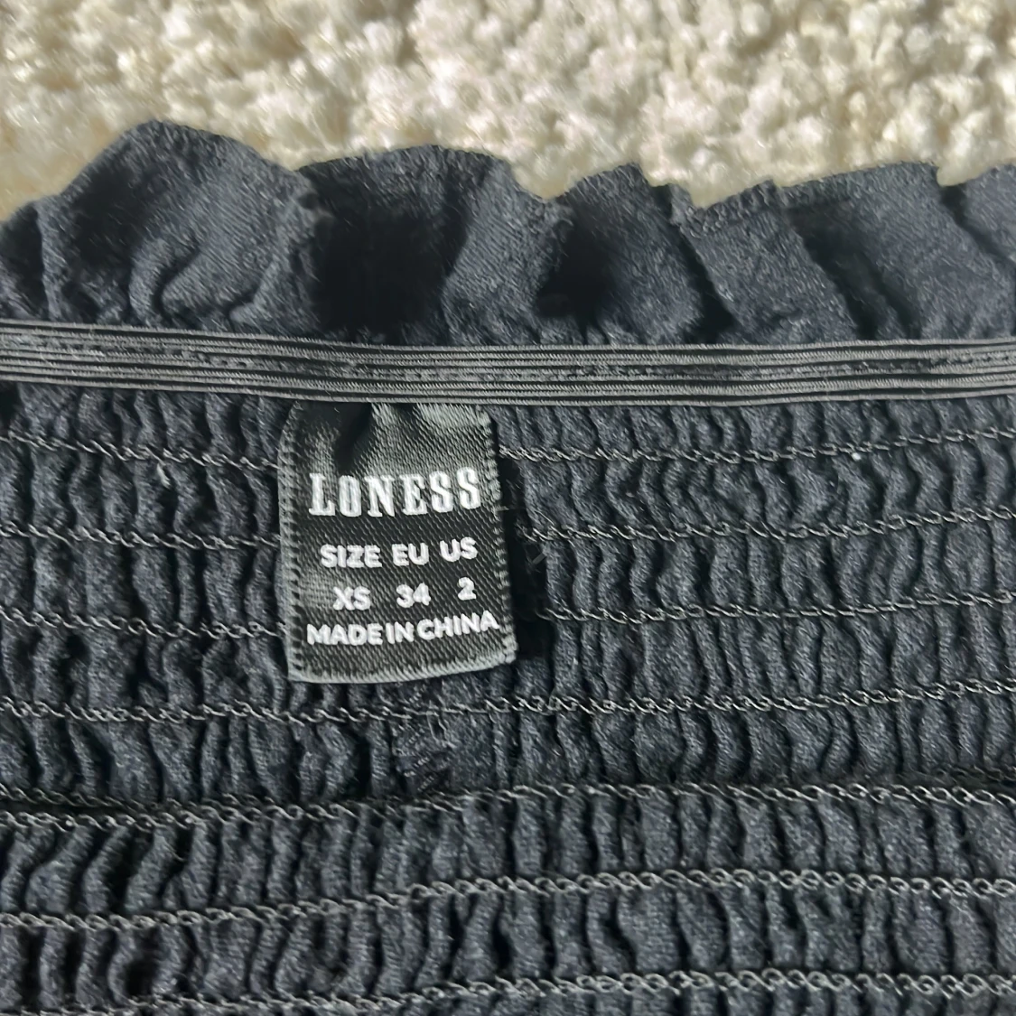 Svart smockad linnetopp från Loness - 2