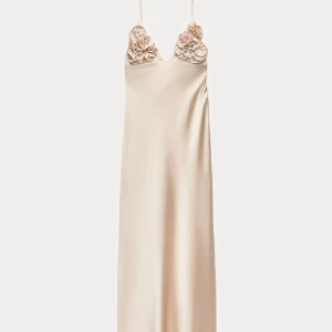 Champagnefärgad långklänning  - Superfinklänning med prislappen kvar, aldrig använd🩷