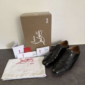 Christian Louboutin kostymskor - Christian Louboutin kostymskor | Storlek  43 | Allt på bilderna följer med | Pris 2799kr |