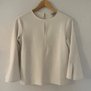 Vit blus trekvartärm - Vit blus med trekvarts armar❤️‍🔥