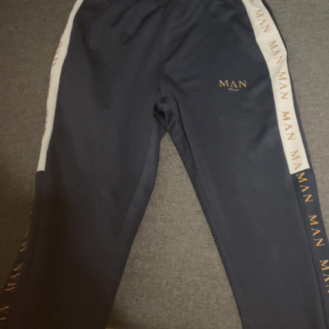 Blå mjukisbyxor från BoohooMAN