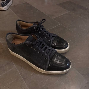 Lanvins grå - Ett par grå lanvins i bra skick, med lite ordentlig tvätt blir dem som nya! Kan skicka fler bilder på begäran :) 