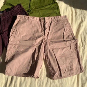 Snygga shorts - Shorts från H&M.Klassisk design med knapp och dragkedja framtill. Perfekta för sommardagar!