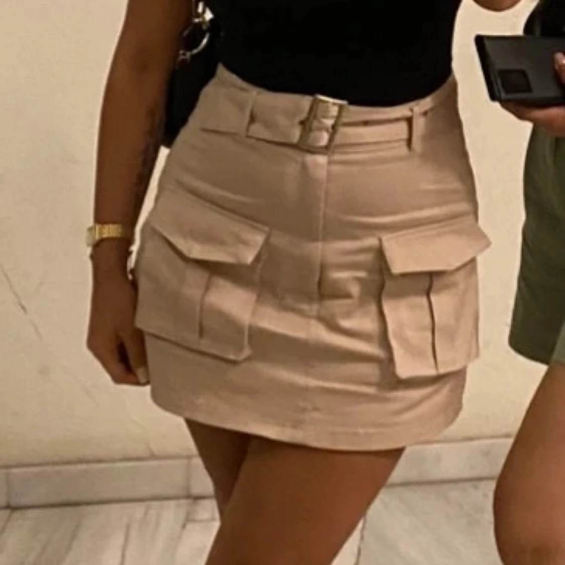 Beige kortkjol med bälte - 3