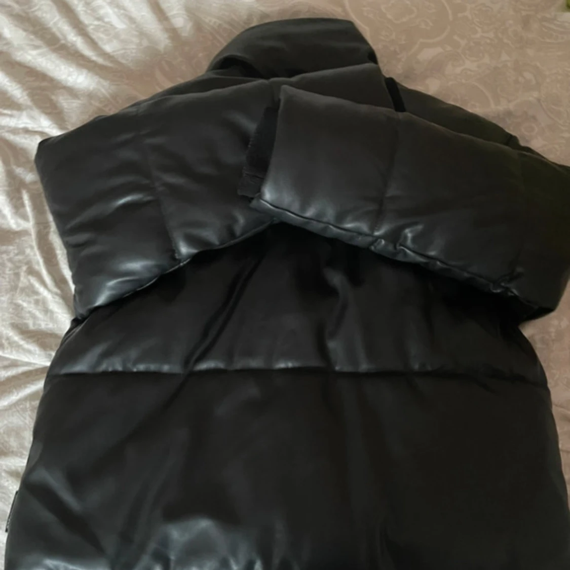 Svart pufferjacka från Missguided - 1