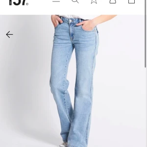 lager 157 jeans - Säljer mina jeans som knappast är använda, lite effekter nertill men inget som är märkvärdigt. Skriv för bilder eller frågor, accepterar många olika pris!💕