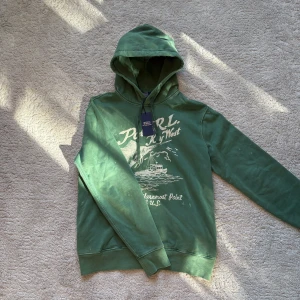 Polo Ralph Luren ”Key West” Hoodie - Säljer nu denna helt nya och väldigt eftertraktade Ralph Lauren ”Key West” Hoodie som är slutsåld överallt med tags på|Nypris ca 3000kr|Storlek M|Bara att skriva vid minsta fundering/fråga!