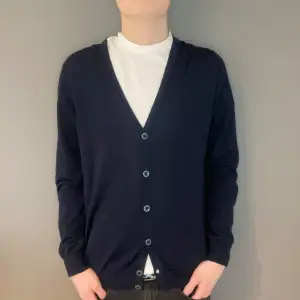 Stenströms cardigan| Strolek M| skick 9/10 inga defekter| bara höra av sig vid funderingar| nypris 2000