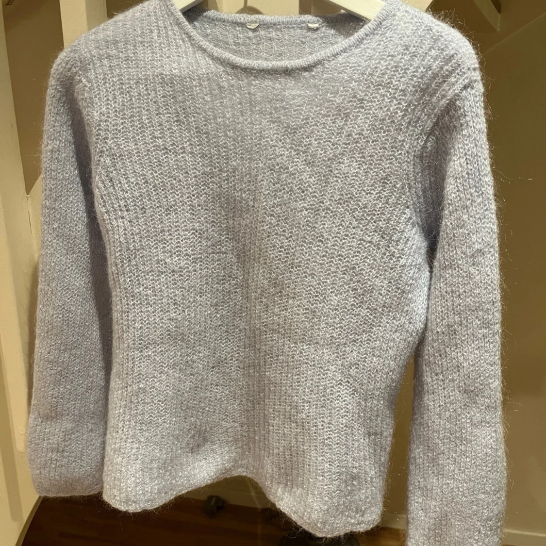 Himmelblå stickad tröja - 1