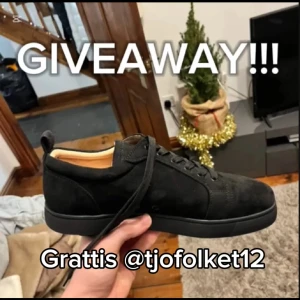 Christian Louboutin skor - 1. LIKA DENNA OCH 2 ANDRA AV MINA ANNONSER 2. FÖLJ MIG PÅ PLICK  3. OCH DELA TILL MINST EN VÄN HOPPAS DU VINNER!!                                                                   TILLS 21 MARS!!!!