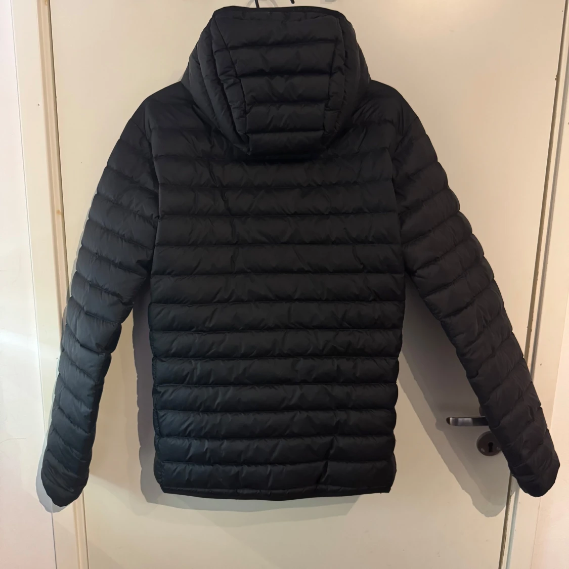 Svart pufferjacka från Peak Performance - 1