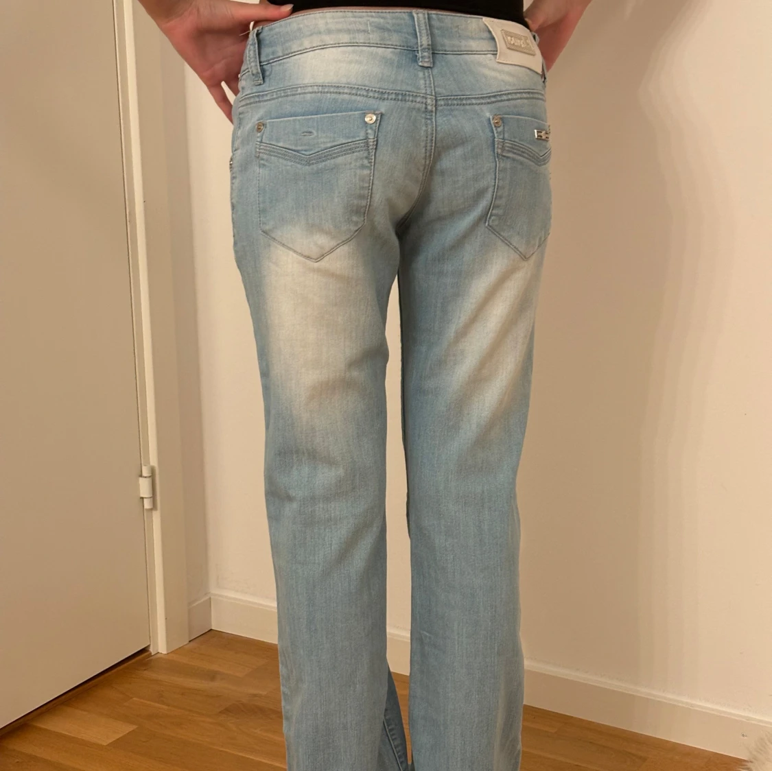 Ljusblåa jeans 
