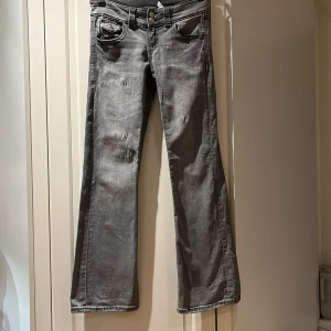 Chunky basics low flare jeans🩷 - Jätte fina jeans som är flare🩷Från Gina tricot Young🩷 storlek 152🩷 Andvända🩷