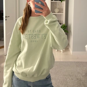 Ljusgrön sweatshirt Key West Bay - i princip ny, storlek S 