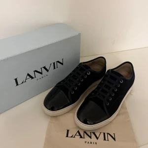Lanvin skor - Marin blåa Lanvin Cap Toe sneaker | Väldigt snygga | Väldigt bra skick  | Pris går att diskutera vid snabb affär | Fraktas samma dag 🚚📦| Kontakta privat vid fler frågor eller funderingar ✔️