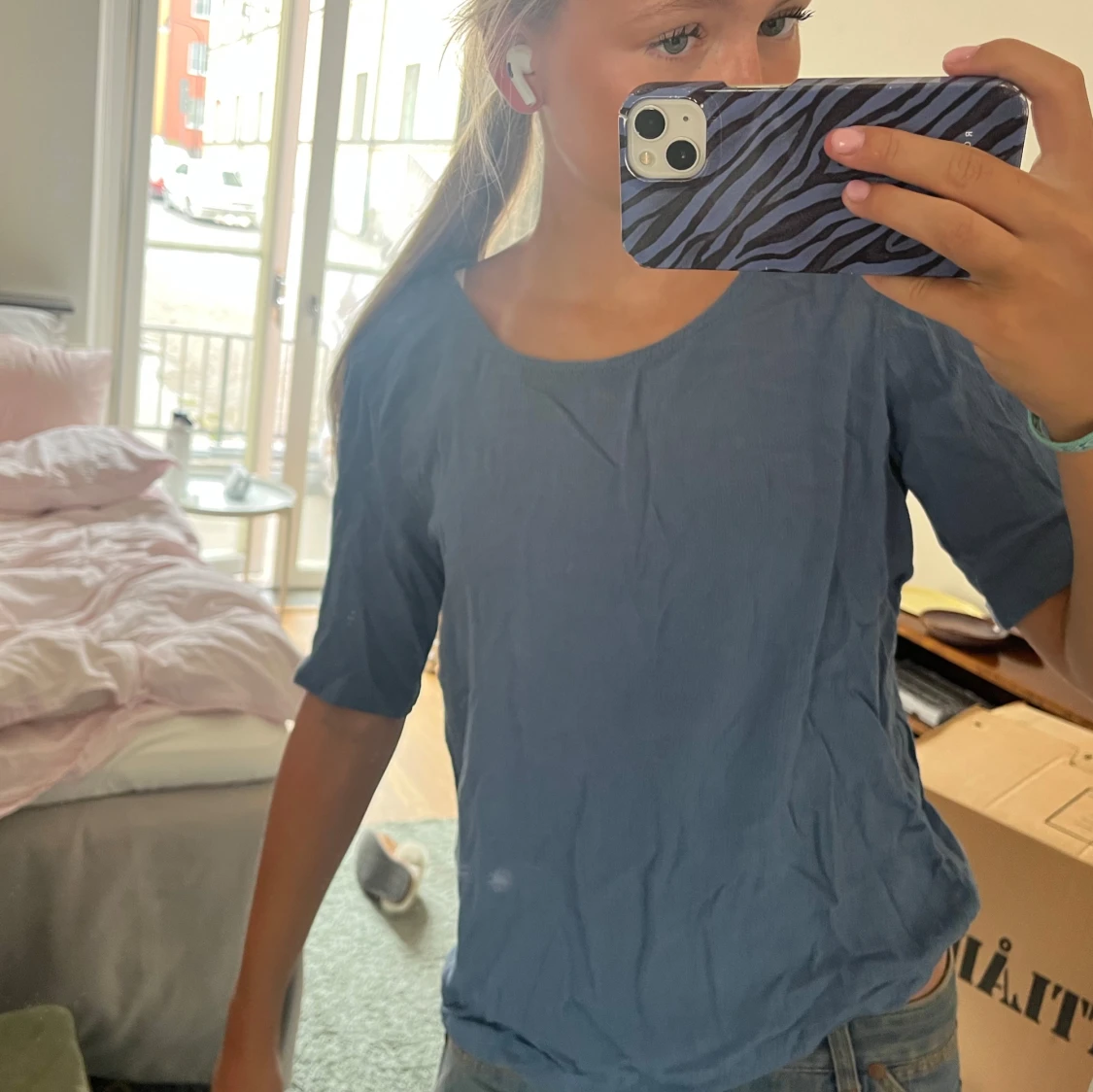 Blå enkel topp med trekvartsärm