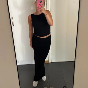 Stickad kjol - Stickad kjol från Gina Tricot, superskön! Ny med prislappen kvar! 😍