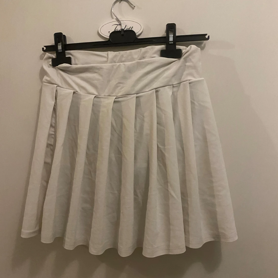 Vit plisserad kjol från Shein - 1