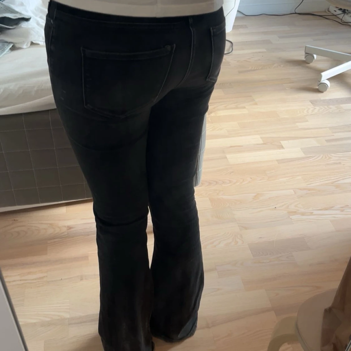 Svarta bootcut jeans från Vero Moda - 1