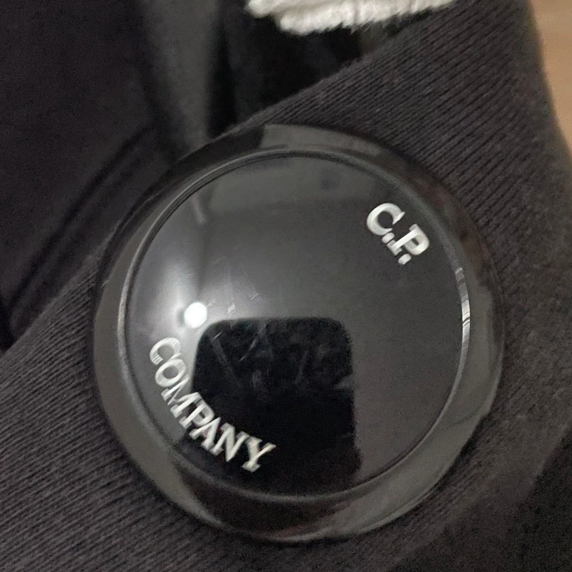 Svart hoodie från C.P. Company - 3