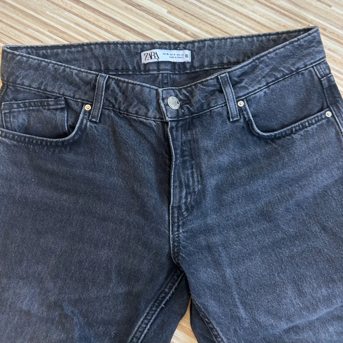 Svarta raka jeans från Zara