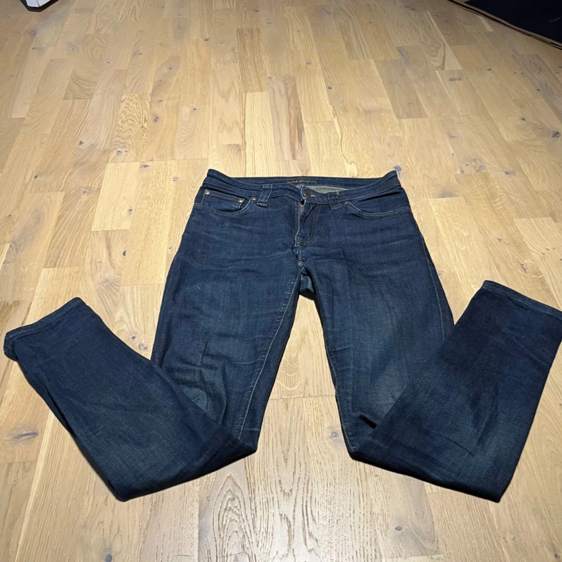 Mörkblå slim jeans från Nudie Jeans Co - 2