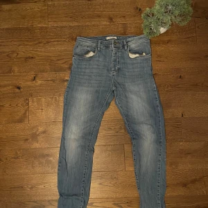 Pier One Jeans - 🏷️ Brand: Pier one 📐 Size: 30/34 🎨 Color: Light blue 🧵 Material: 100% Cotton 👕 Fit: Slim Fit 📏 Length: Regular ⭐ Condition: Like new ⚠️ Defects: None