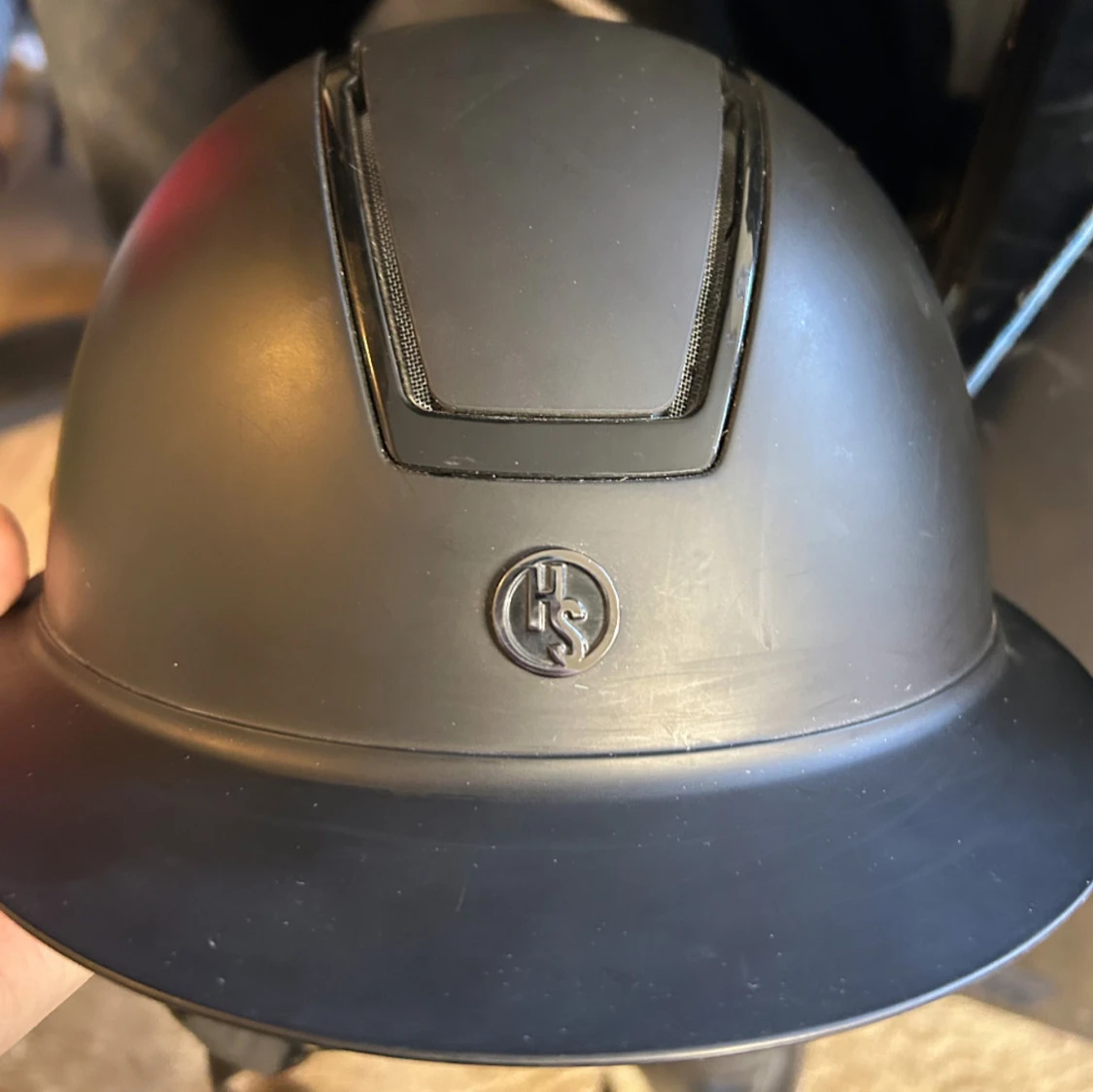 Svart ridhjälm från HS - 2