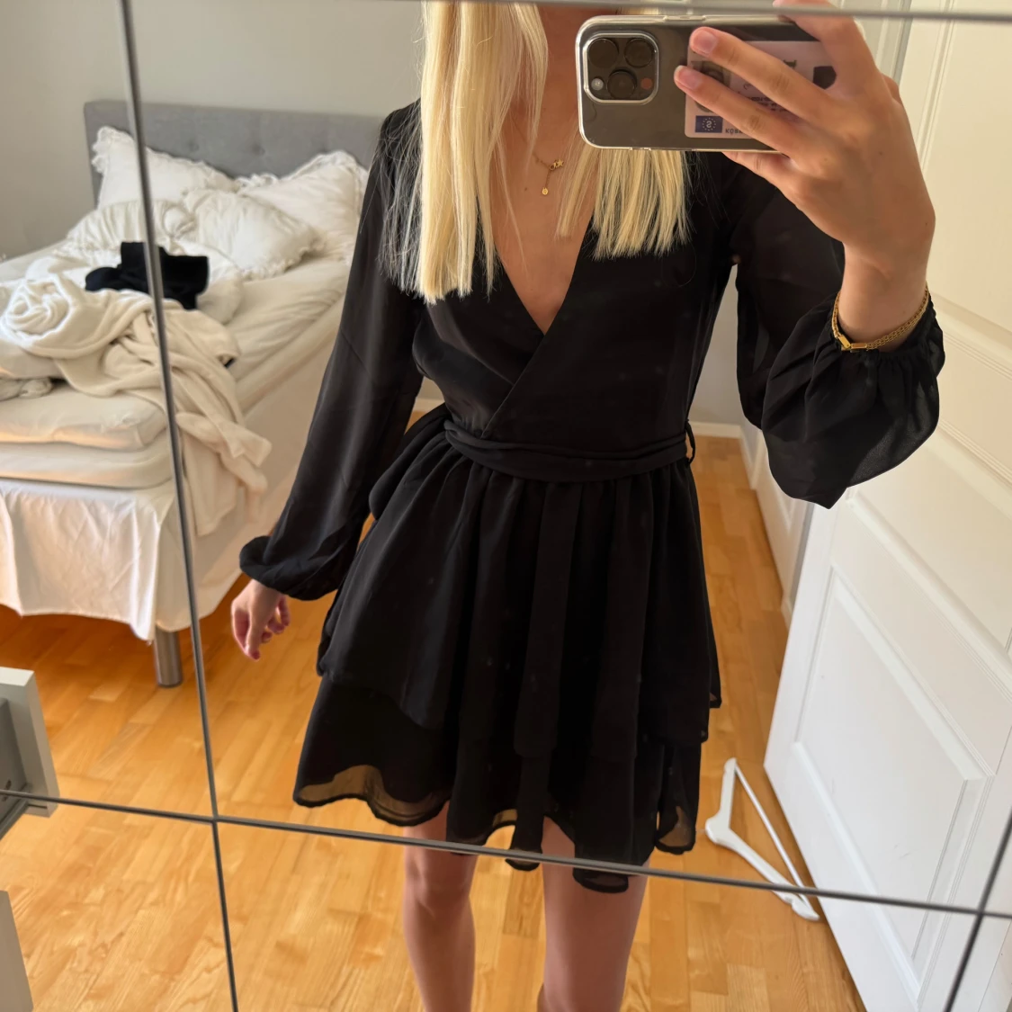 Svart omlottklänning från NA-KD - 1