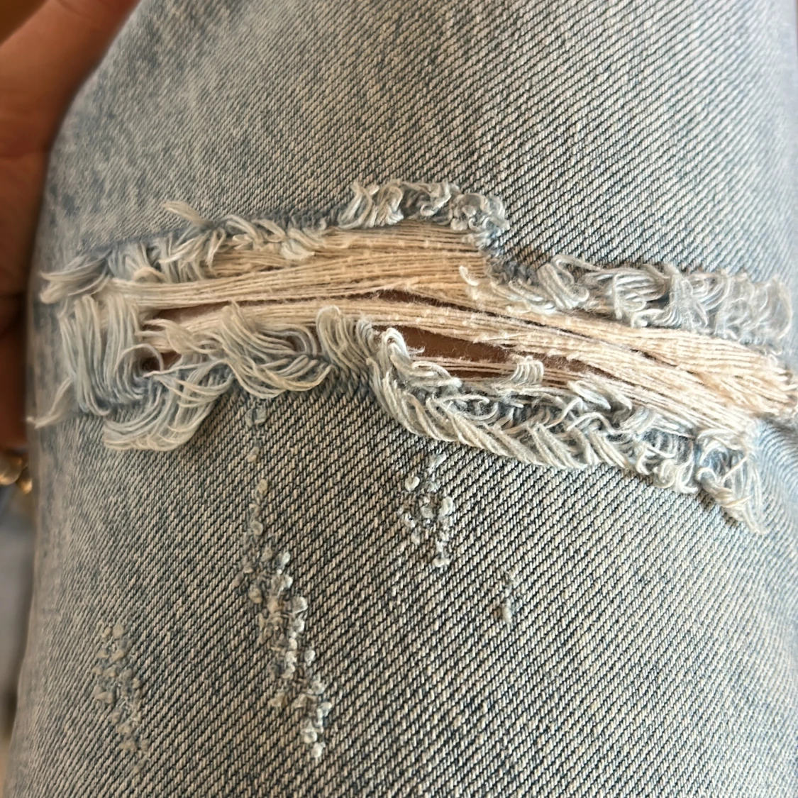 Ljusblå ripped jeans  - 2