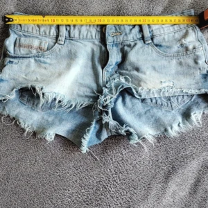 Lågmidjade jeansshort  - Snygga lågmidjade jeans shorts