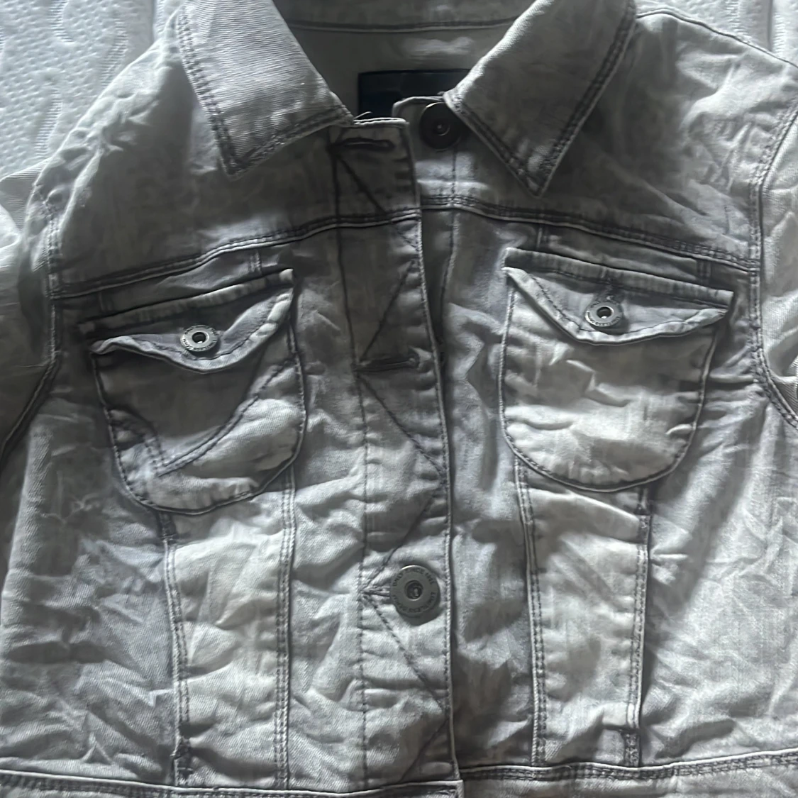 Grå  jeansjacka från ONLY - 3